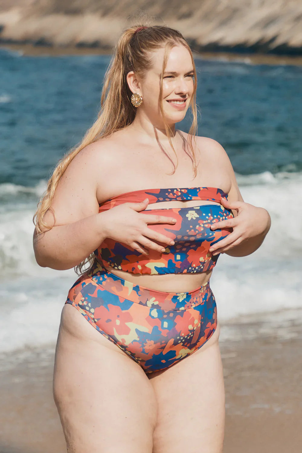 Calcinha de Biquíni Absorvente Cintura Alta Herself & Boa Forma Floral - Tamanho 44