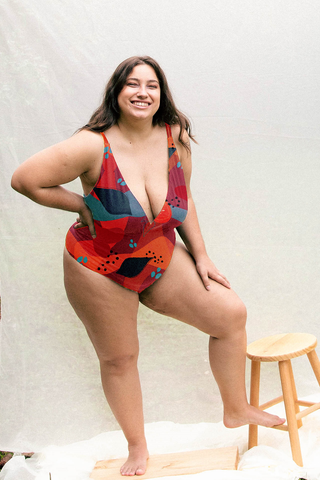 Maiô Absorvente Decote V Plus Size